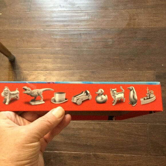 Monopoly all pieces are there English and French cards are both there excellent - Picture 6 of 8